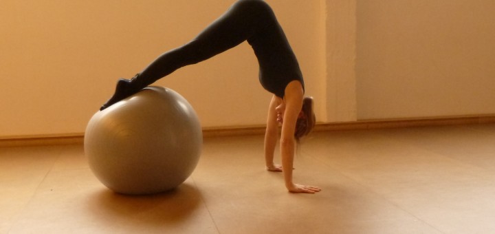 foto di un esercizio con la Gym Ball